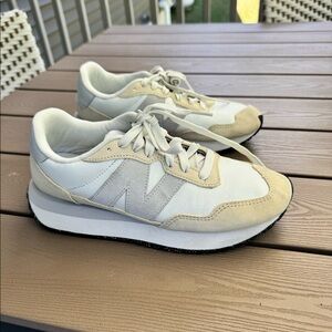 New Balance 237 US WOMENS 9/Mens 7.5
